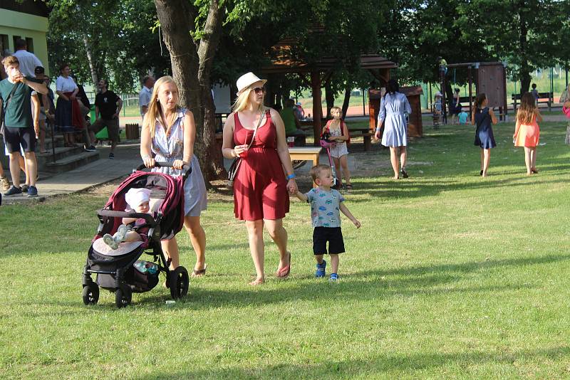 Tradiční folklorní festival Kraj beze stínu.