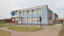 Mateřskou školu v Hruškách poničilo tornádo.