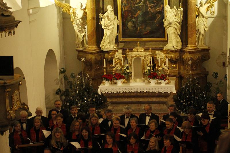 V kostele ve Velkých Pavlovicích se uskutečnil tříkrálový koncert. Vystoupil při něm domácí sbor Laudamus a Šumavan z Klatov.