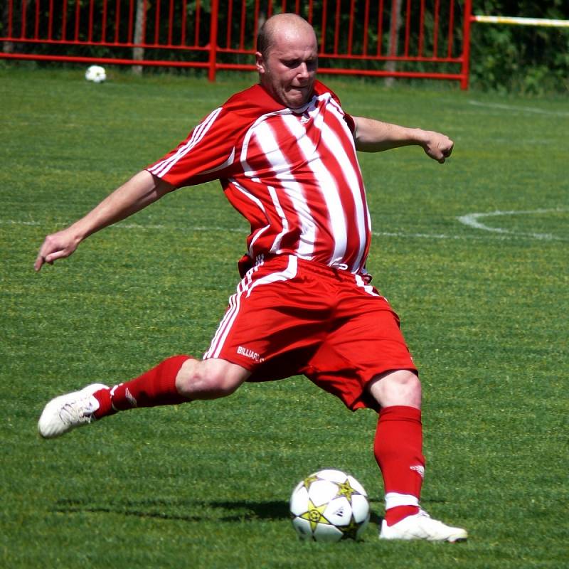 Břeclavská rezerva (ve žlutém) domácím Velkým Pavlovicím nestačila a prohrála rozdílem třídy.