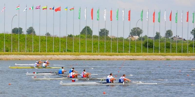 Břeclavští veslaři Jakub Starnovský a Lukáš Helešic reprezentovali Českou republiku úspěšně. Z Běloruska vezou stříbro.