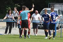 Starší dorostenci MSK Břeclav (v modrém) podlehli 0:2 Blansku.