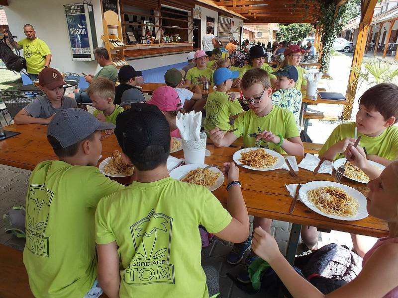 Malí turisté z lednického oddílu Oslíci si užili příměstský kemp,