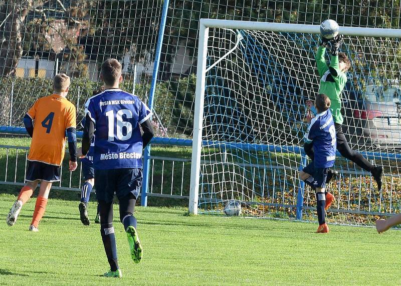 Starší žáci Lednice (v oranžovém) podlehli 0:1 Břeclavi.