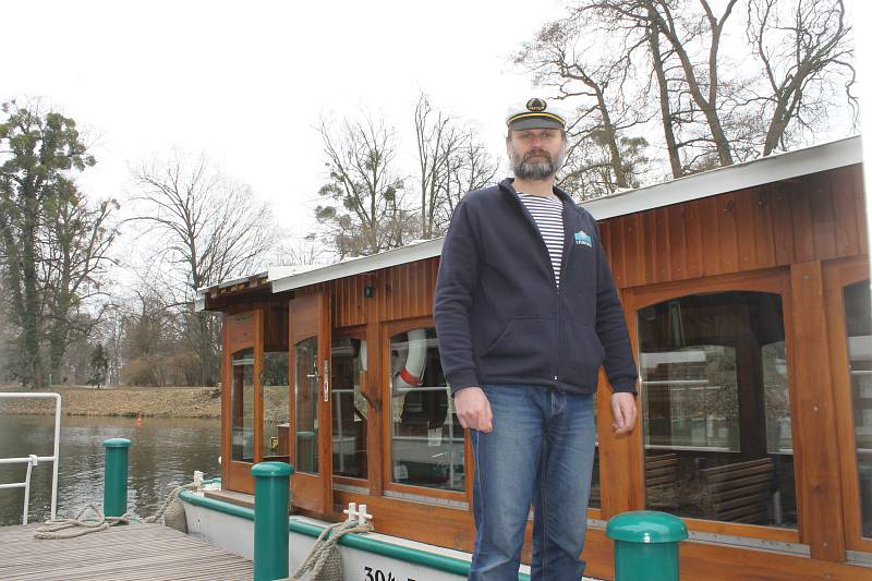 Lodě už od března vozí turisty po Dyji od lednického zámku k Minaretu.