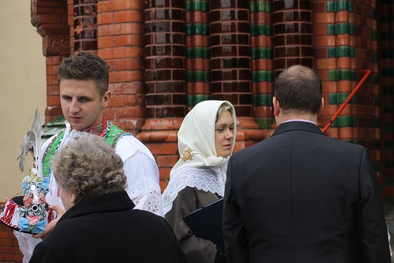 Historické svěcení kostela se konalo v neděli v Ladné. K jeho stoletému výročí. Dvouhodinový obřad před zaplněnými lavicemi odsloužil brněnský biskup Vojtěch Cikrle. 