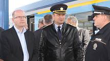 Premiér Bohuslav Sobotka společně s ministrem vnitra Milanem Chovancem navštívili v neděli kolem poledne vlakové nádraží v Břeclavi, potom se přesunuli k prohlídce stanového tábora pro uprchlíky v nedaleké Poštorné.