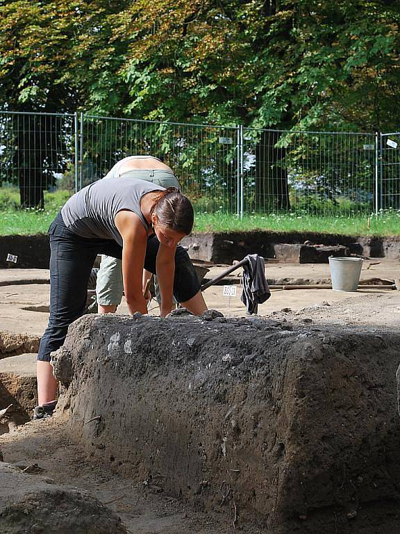 Na Pohansko zavítali členové mezinárodní archeologické obce.