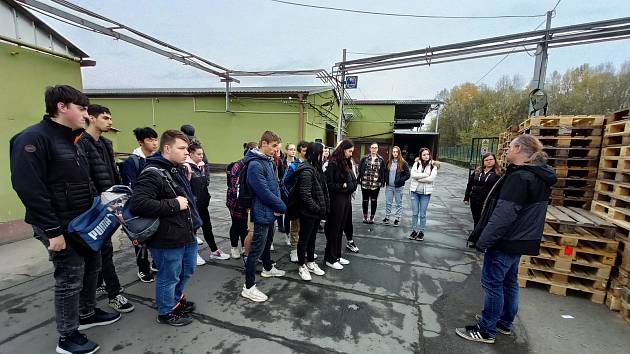 Studenti z Přímky na exkurzi v Čejkovicích.