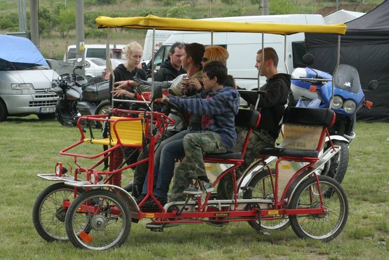 Pasohlávecký kempu Merkur hostil Euro Bike Fest. Třídenní akce plná adrenalinu, hudby a zábavy přilákala do největšího kempu v České republice tisíce motorkářů z několika evropských zemí. 