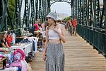 Další z oblíbených břeclavských blešáků lákal třetí srpnový pátek na cukrovarský most.