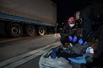 Nelegálních migrantů na jihu Moravy přibývá. Na snímku při kontrolách na dálnici D2 na Břeclavsku.