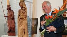 Břeclavský řezbář zve na výstavu. Jeho sochy má ve sbírce princ z Lichtenštejnu