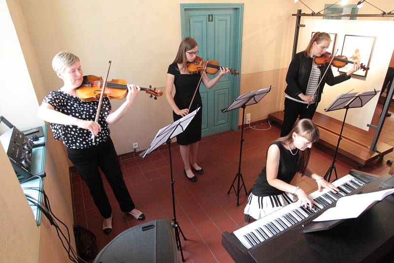 Vanova vernisáž zaplnila břeclavskou synagogu. 