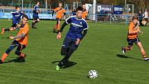 Starší žáci Lednice (v oranžovém) podlehli 0:1 Břeclavi.