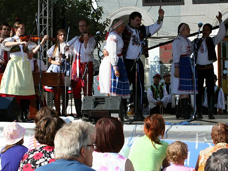 Folklorní festival Sousedé v Mikulově.