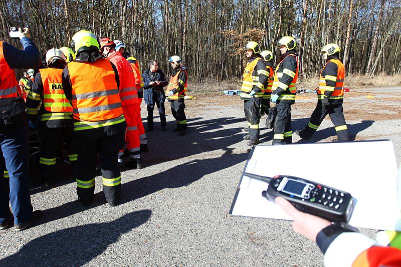 U hromadné dopravní nehody v Bořím lese u Břeclavi zasahovaly desítky hasičů, záchranářů a policistů. Šlo pouze o cvičení.