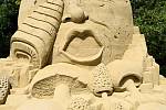Až do října potrvá v Lednici výstava soch z písku. Letošním motivem jsou příběhy z knih Karla Zemana a Julese Verneho.