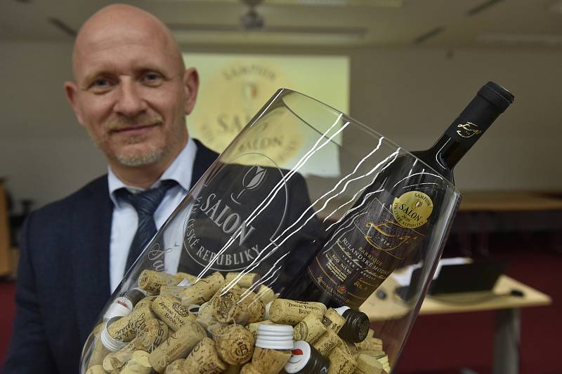 Šampionem Salonu vín České republiky 2020 se stalo Rulandské modré od Zámeckého vinařství Bzenec.