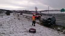 V neděli v dopoledních hodinách se stala na 25. kilometru na dálnici D2 ve směru na Brno nehoda. Na místě zasahovaly dvě hasičské jednotky. 