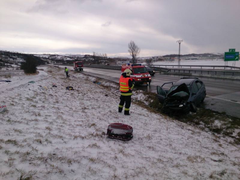 V neděli v dopoledních hodinách se stala na 25. kilometru na dálnici D2 ve směru na Brno nehoda. Na místě zasahovaly dvě hasičské jednotky. 