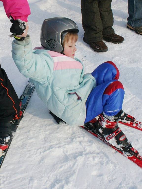 Sněhové radovánky ve ski areálu v Němčičkách.