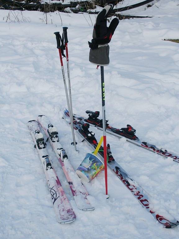 Sněhové radovánky ve ski areálu v Němčičkách.