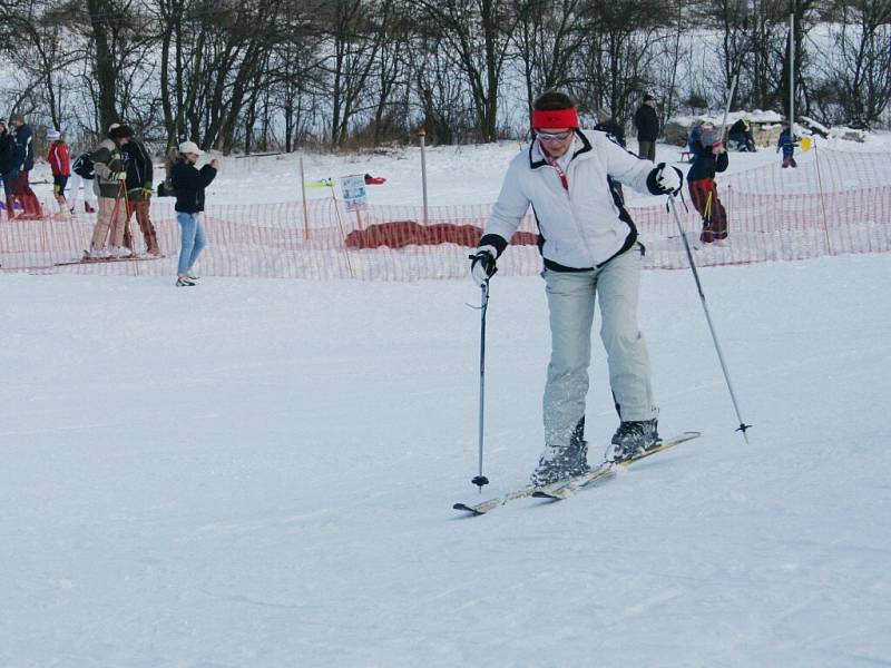 Sněhové radovánky ve ski areálu v Němčičkách.