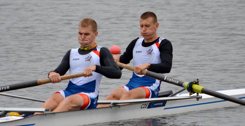 Břeclavští veslaři Jakub Starnovský a Lukáš Helešic reprezentovali Českou republiku úspěšně. Z Běloruska vezou stříbro.