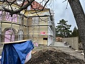 Rindlova vila ve Valticích prochází přestavbou, podle místních ztrácí na hodnotě.