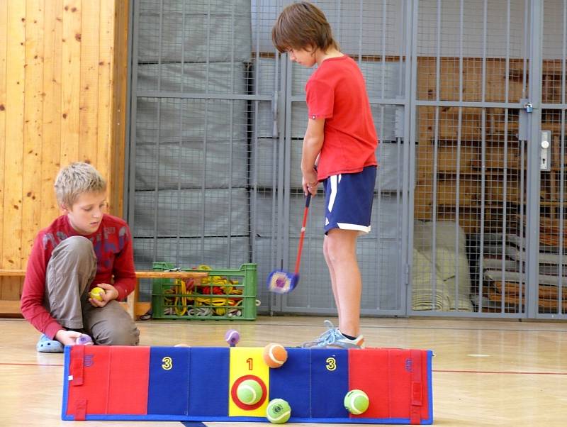 Junior Golf Club Břeclav ve spolupráci se ZŠ Břeclav-Slovácká připravil v letošním školním roce pilotní projekt výuky základů golfu pro nejmenší děti.