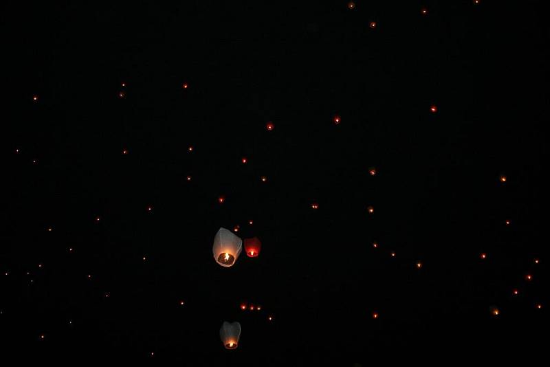 V Mikulově padl rekord ve vypouštění balonků na oblohu.