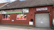 Kontrola prodejny potravin v Bořeticích.