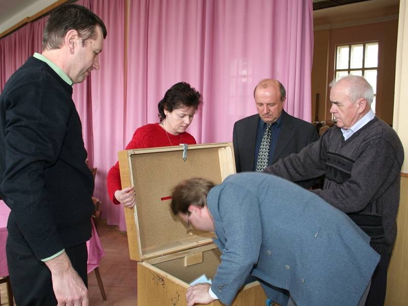 Lidovci volili ve velkoněmčickém kulturním domě předsedu okresního výboru.