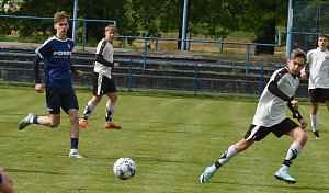 Starší dorostenci MSK Břeclav (v modrém) porazili 2:0 Pelhřimov.