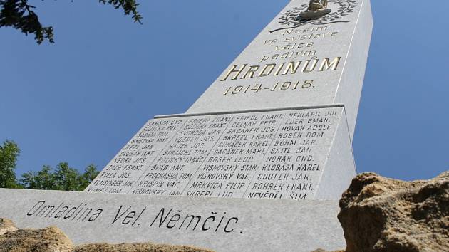 Památník vojáků padlých v první světové válce ve Velkých Němčicích se dočkal obnovy.