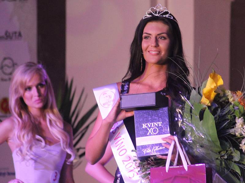 Letošní vítězkou soutěže Miss víno se stala Nela Mandátová z Jevišovic na Znojemsku. Finalistky musely zodpovědět otázky Leoše Mareše, zvládnout volnou disciplínu, natáhnout koštýřem litr vody, promenádu v plavkách i vystoupení ve společenských šatech. 