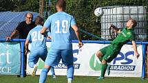 Fotbalisté Lednice (v modrých dresech) vstoupili do krajského přeboru výhrou 1:0 nad Ráječkem.