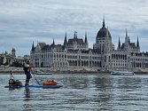 Z plavby na paddleboardu po Dunaji z Vídně přes Bratislavu do Budapešti.