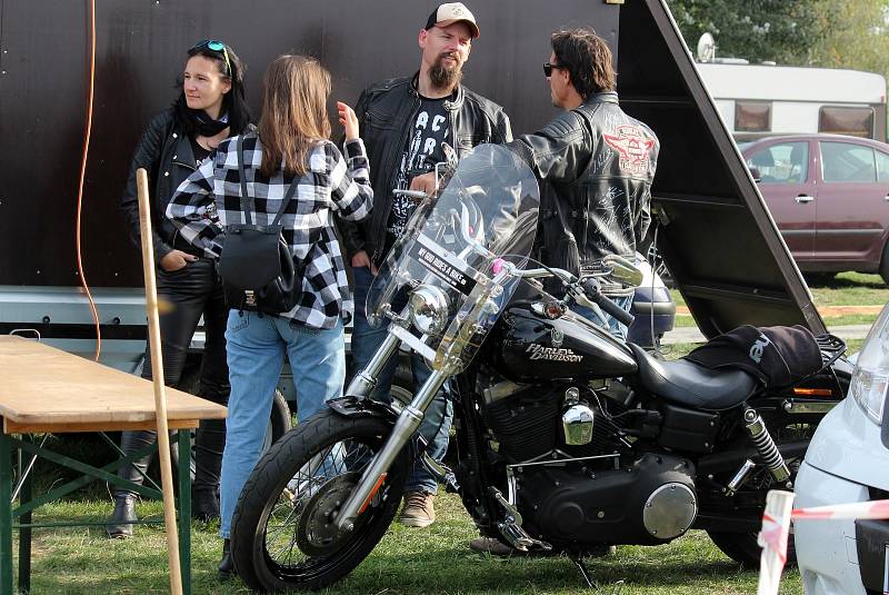 Pasohlávecký autokemp Merkur obsadili od čtvrtka do neděle motorkáři. Konal se tam odložený Euro Bike Fest.