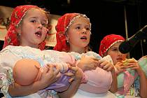 Na podporu nemocných rakovinou zazpívaly také děti z velkobílovické mateřské školy.  