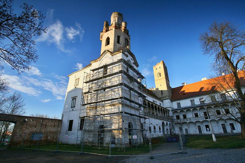 Břeclavská radnice opraví jižní věž.