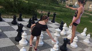 V parku si opět mohou zahrát obří šachy - Břeclavský deník