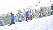 Unikátní lyžařský areál v Němčičkách na Břeclavsku zahájil sezónu. Přírodní sníh doplnila děla.