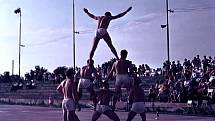 CVIČENÍ V LANŽHOTĚ. V roce 1965 předcházelo III. celostátní spartakiádě také cvičení na stadionu v Lanžhotě.