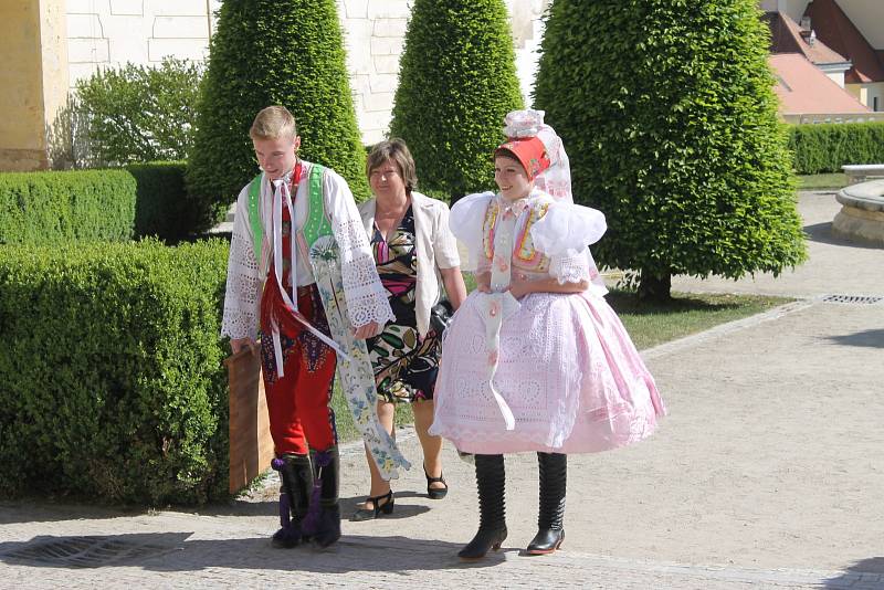 Společné zasedání vlád České republiky a Slovenska hostí Valtice. Premiéři Sobotka a Fico se i se svými kabinety sešli na zámku.