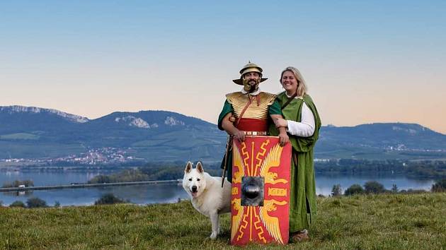 Římský legionář Filip Cvrkal alias Otho pozval Editu Vavrysovou (Atide) na festival Germania subacta poprvé před čtyřmi lety. O rok později už účinkovala v programu i ona.