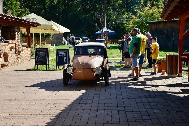 Do Břeclavi na Hájenku se sjeli milovníci velorexů.