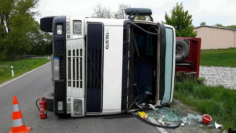 Nehoda kamionu u Drnholce.