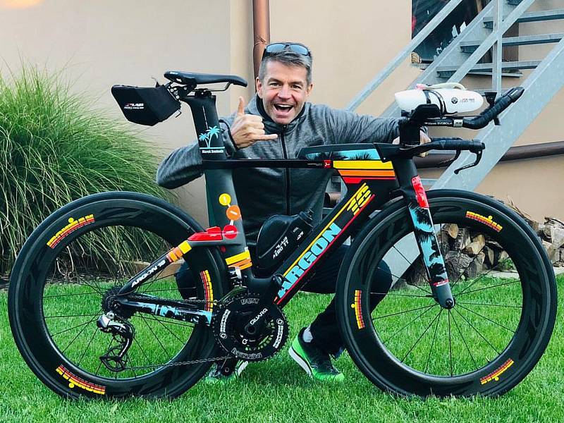 Marek Svoboda se na triatlonovém závodu Ironman na Hawai zachoval jako hrdina. Na cílové rovince pomohl závodnici se dostat do cíle.